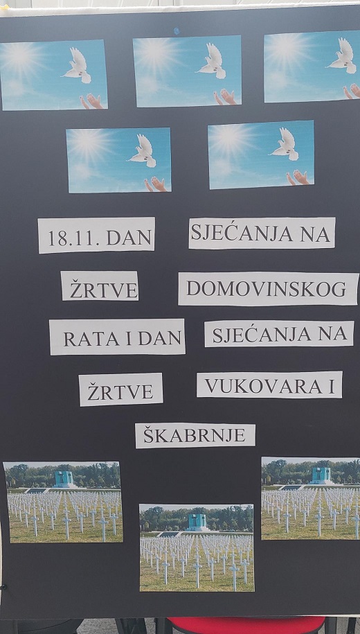sredinji dio panoa u predvorju kole